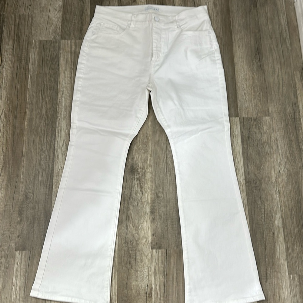 Women’s white jeans. Loft. Size 31/12 petite. New with tags.